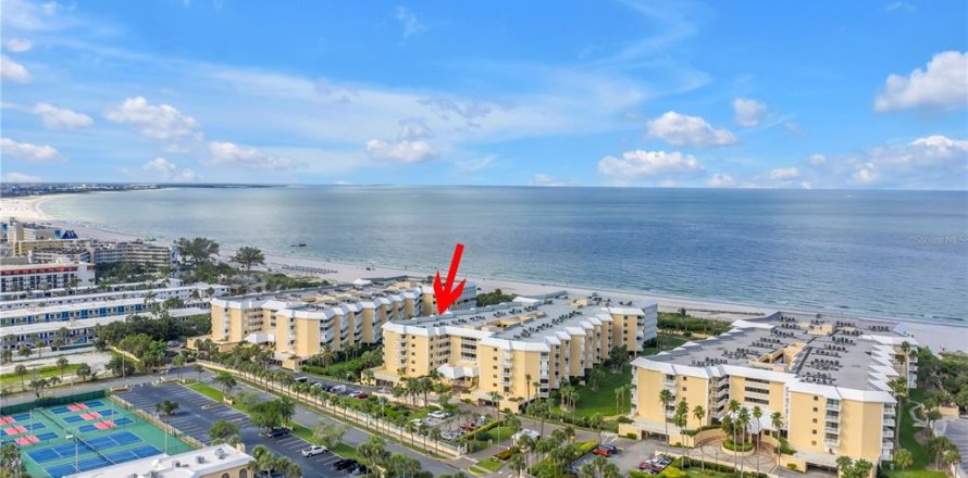 Condo in Saint Pete Beach, Florida, 2 bedrooms  № 1870354