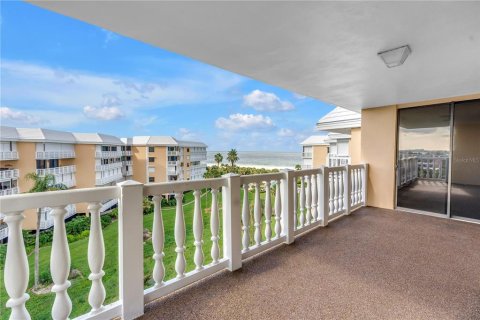 Condo in Saint Pete Beach, Florida, 2 bedrooms  № 1870354 - photo 16