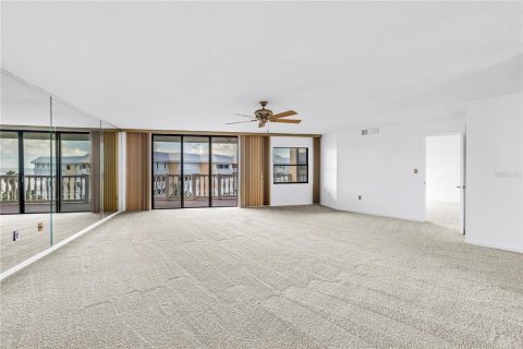 Condo in Saint Pete Beach, Florida, 2 bedrooms  № 1870354 - photo 13