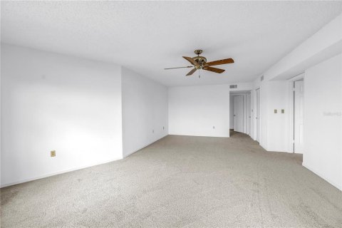 Condo in Saint Pete Beach, Florida, 2 bedrooms  № 1870354 - photo 22