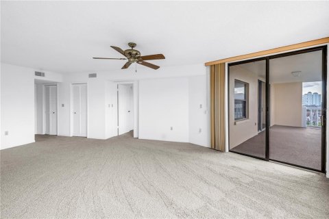 Condo in Saint Pete Beach, Florida, 2 bedrooms  № 1870354 - photo 23