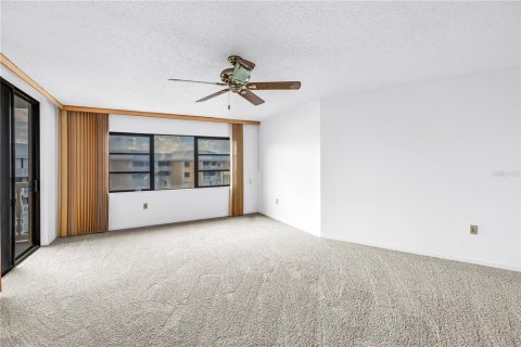 Condo in Saint Pete Beach, Florida, 2 bedrooms  № 1870354 - photo 21