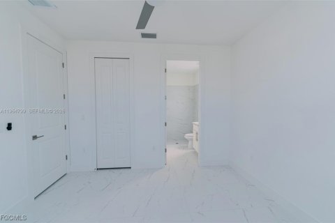 Immobilier commercial à vendre à Lehigh Acres, Floride: 208.29 m2 № 2081147 - photo 6