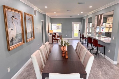 House in Tampa, Florida 7 bedrooms, 472.97 sq.m. № 1648332 - photo 4