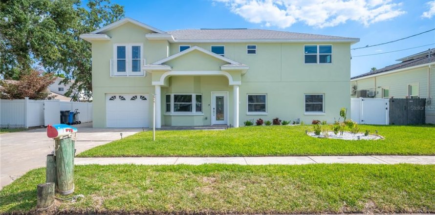House in Tampa, Florida 7 bedrooms, 472.97 sq.m. № 1648332