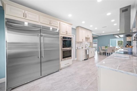 House in Tampa, Florida 7 bedrooms, 472.97 sq.m. № 1648332 - photo 8