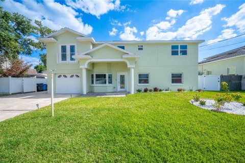 House in Tampa, Florida 7 bedrooms, 472.97 sq.m. № 1648332 - photo 25