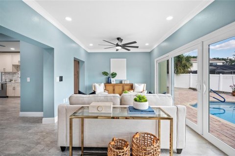 House in Tampa, Florida 7 bedrooms, 472.97 sq.m. № 1648332 - photo 18