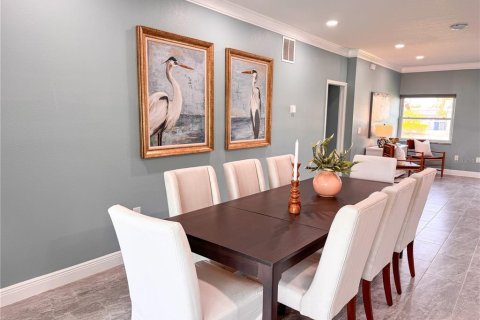 House in Tampa, Florida 7 bedrooms, 472.97 sq.m. № 1648332 - photo 5