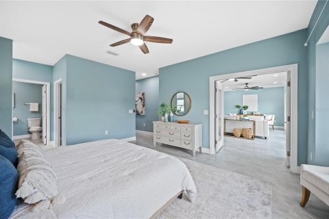 House in Tampa, Florida 7 bedrooms, 472.97 sq.m. № 1648332 - photo 22