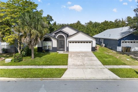 Casa en venta en Kissimmee, Florida, 5 dormitorios, 198.44 m2 № 2387382 - foto 2