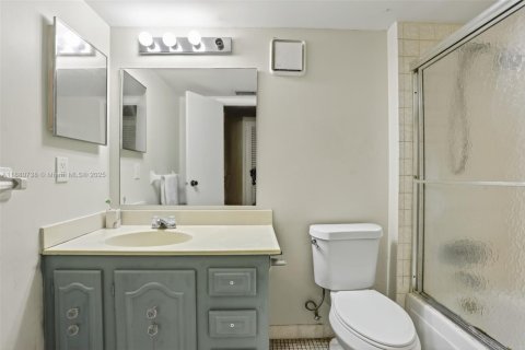 Condo in Margate, Florida, 2 bedrooms  № 1924783 - photo 11