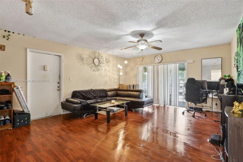 Condo in Margate, Florida, 2 bedrooms  № 1924783 - photo 4