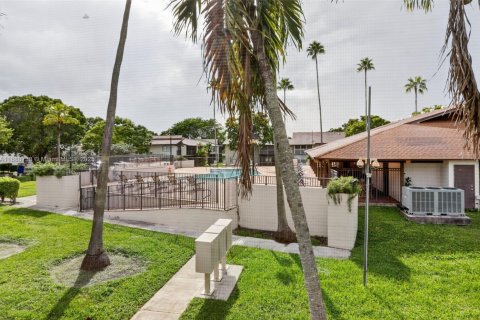 Condo in Margate, Florida, 2 bedrooms  № 1924783 - photo 16