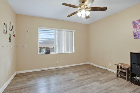 Condo in Margate, Florida, 2 bedrooms  № 1924783 - photo 12