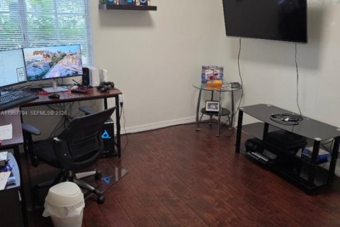 Casa en alquiler en Miami, Florida, 3 dormitorios, 198.9 m2 № 2011612 - foto 21