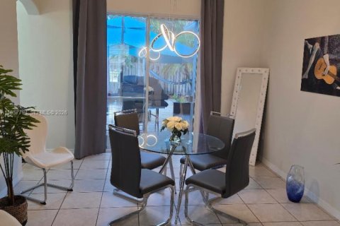Casa en alquiler en Miami, Florida, 3 dormitorios, 198.9 m2 № 2011612 - foto 11