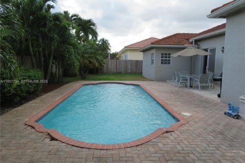 Casa en alquiler en Miami, Florida, 3 dormitorios, 198.9 m2 № 2011612 - foto 12