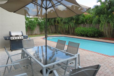 Casa en alquiler en Miami, Florida, 3 dormitorios, 198.9 m2 № 2011612 - foto 14