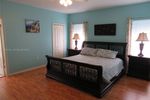 Casa en alquiler en Miami, Florida, 3 dormitorios, 198.9 m2 № 2011612 - foto 16