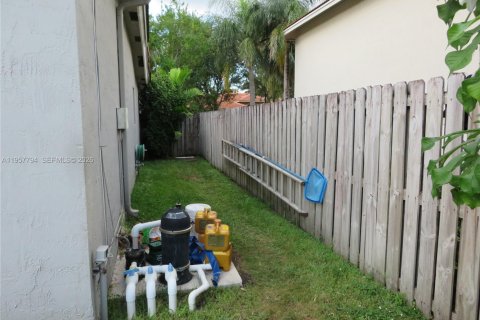 Casa en alquiler en Miami, Florida, 3 dormitorios, 198.9 m2 № 2011612 - foto 26