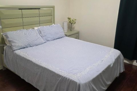 Casa en alquiler en Miami, Florida, 3 dormitorios, 198.9 m2 № 2011612 - foto 20