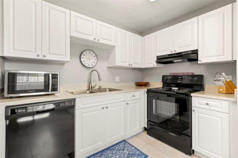 Condo in Tampa, Florida, 2 bedrooms № 2096395 - photo 15