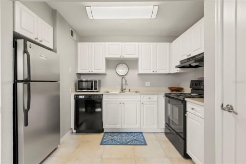 Condo in Tampa, Florida, 2 bedrooms № 2096395 - photo 13