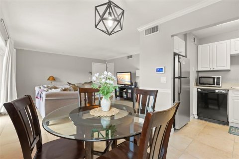 Condo in Tampa, Florida, 2 bedrooms № 2096395 - photo 12