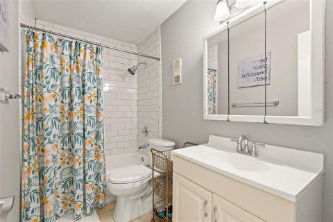 Condo in Tampa, Florida, 2 bedrooms № 2096395 - photo 18