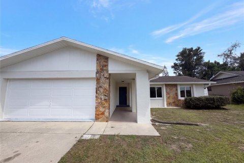 House in Port Richey, Florida 3 bedrooms, 134.15 sq.m. № 2366697