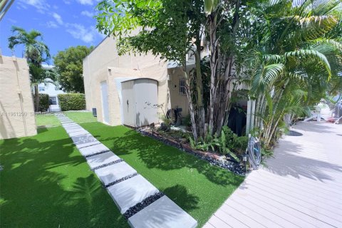 Townhouse in North Miami Beach, Florida 2 bedrooms, 138.05 sq.m. № 2022092 - photo 23