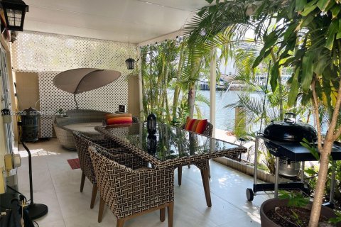 Townhouse in North Miami Beach, Florida 2 bedrooms, 138.05 sq.m. № 2022092 - photo 10