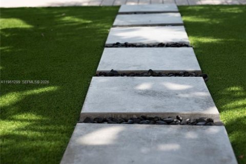 Townhouse in North Miami Beach, Florida 2 bedrooms, 138.05 sq.m. № 2022092 - photo 24