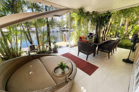 Townhouse in North Miami Beach, Florida 2 bedrooms, 138.05 sq.m. № 2022092 - photo 9