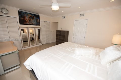 Townhouse in North Miami Beach, Florida 2 bedrooms, 138.05 sq.m. № 2022092 - photo 19