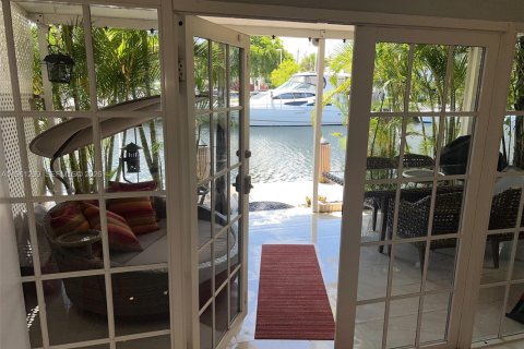 Townhouse in North Miami Beach, Florida 2 bedrooms, 138.05 sq.m. № 2022092 - photo 22