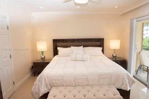 Townhouse in North Miami Beach, Florida 2 bedrooms, 138.05 sq.m. № 2022092 - photo 17