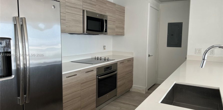 Condominio en Miami, Florida, 2 dormitorios  № 2056321