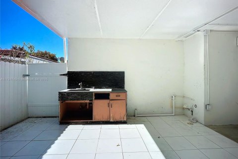 House in Miami, Florida 3 bedrooms, 154.4 sq.m. № 2013502 - photo 29