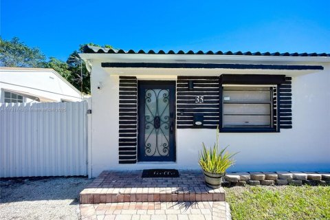 House in Miami, Florida 3 bedrooms, 154.4 sq.m. № 2013502 - photo 4