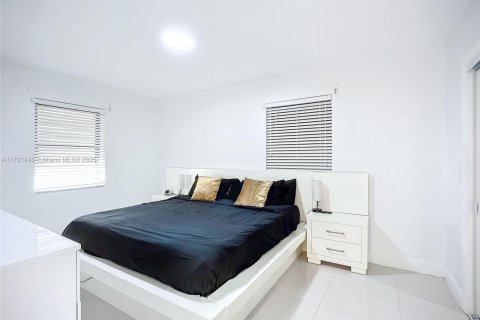 House in Miami, Florida 3 bedrooms, 154.4 sq.m. № 2013502 - photo 17