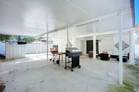 House in Miami, Florida 3 bedrooms, 154.4 sq.m. № 2013502 - photo 28