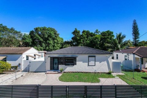 House in Miami, Florida 3 bedrooms, 154.4 sq.m. № 2013502