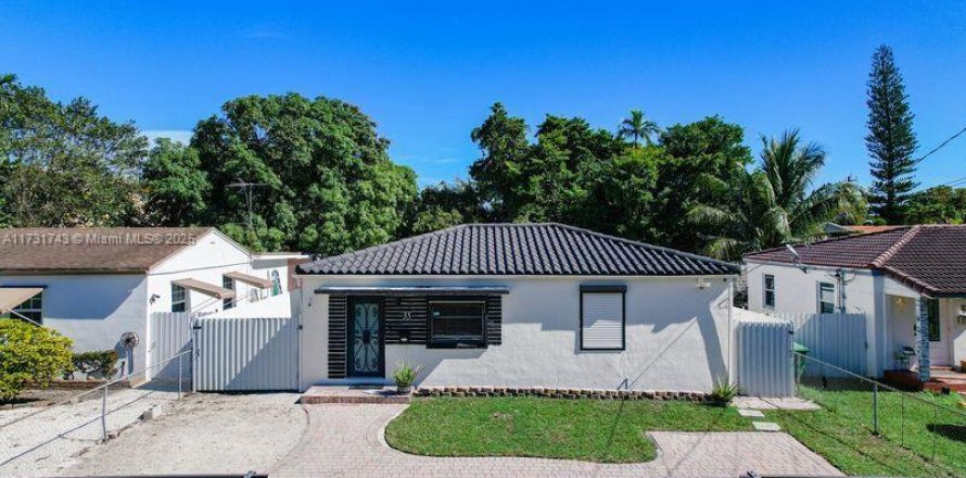 House in Miami, Florida 3 bedrooms, 154.4 sq.m. № 2013502