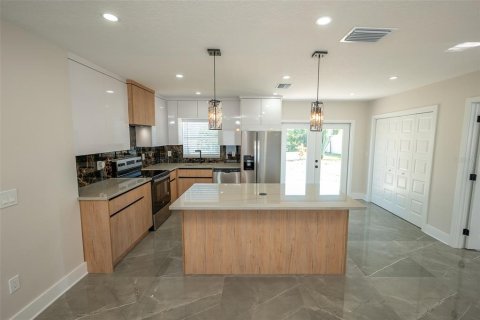 Casa en venta en Tampa, Florida, 4 dormitorios, 134.71 m2 № 1850252 - foto 13