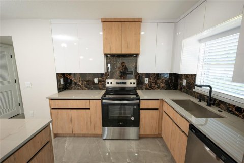 Casa en venta en Tampa, Florida, 4 dormitorios, 134.71 m2 № 1850252 - foto 15