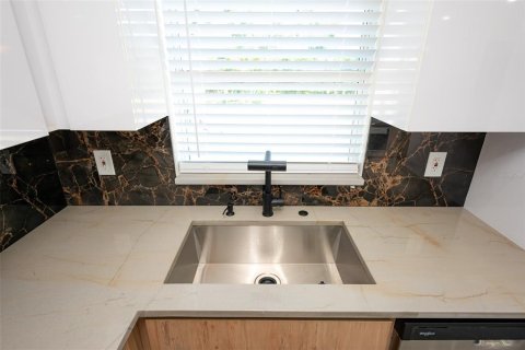 Casa en venta en Tampa, Florida, 4 dormitorios, 134.71 m2 № 1850252 - foto 16