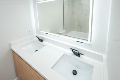 Casa en venta en Tampa, Florida, 4 dormitorios, 134.71 m2 № 1850252 - foto 23