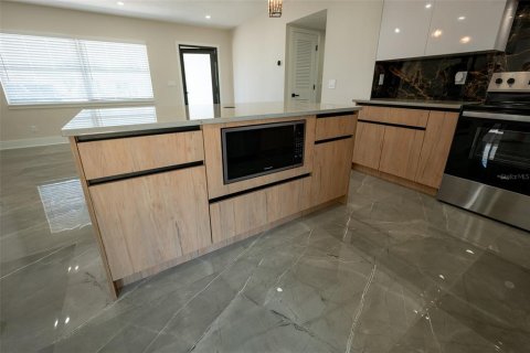 Casa en venta en Tampa, Florida, 4 dormitorios, 134.71 m2 № 1850252 - foto 11